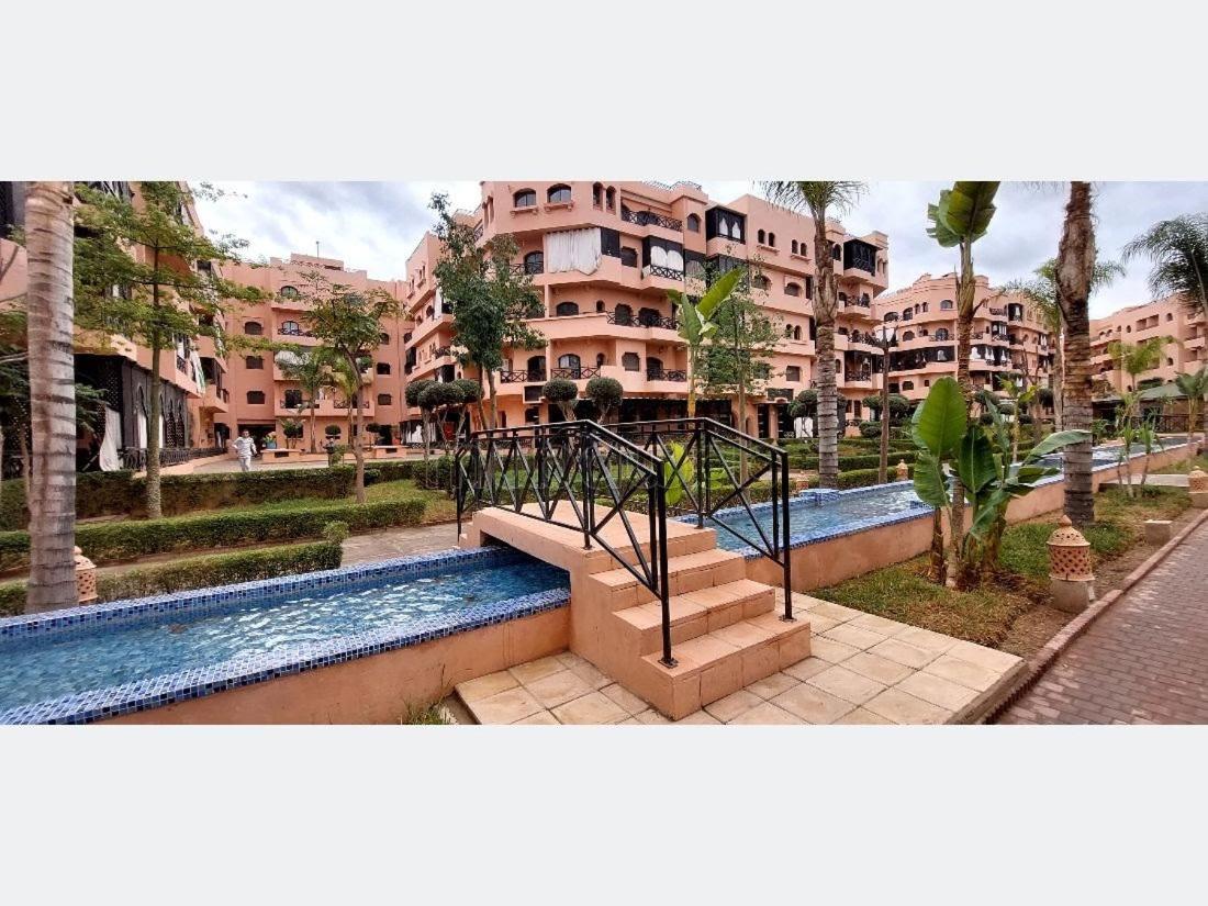 Un Moderne Chic Appartement Vue Sur Piscine Marrakesh Exterior photo