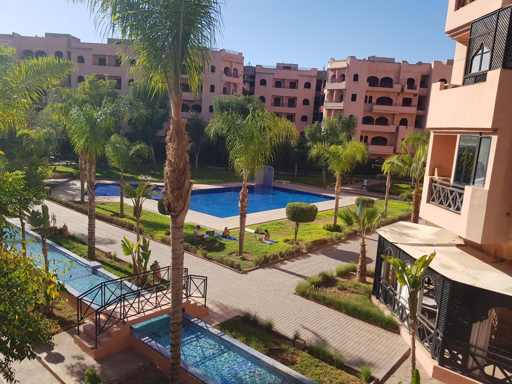 Un Moderne Chic Appartement Vue Sur Piscine Marrakesh Exterior photo